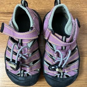 Pink Keen Toddler Size 9 Sandals.